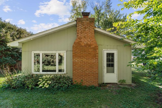 168 Peninsula Road, Medicine Lake, MN 55441