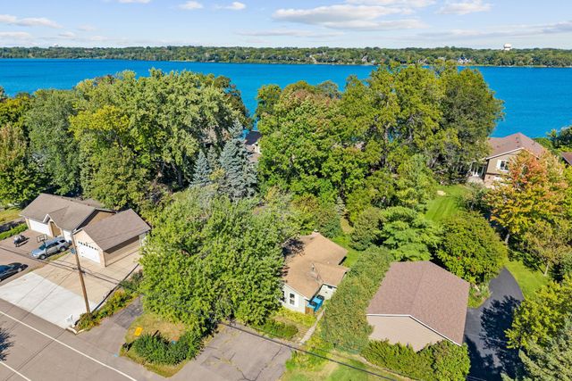168 Peninsula Road, Medicine Lake, MN 55441