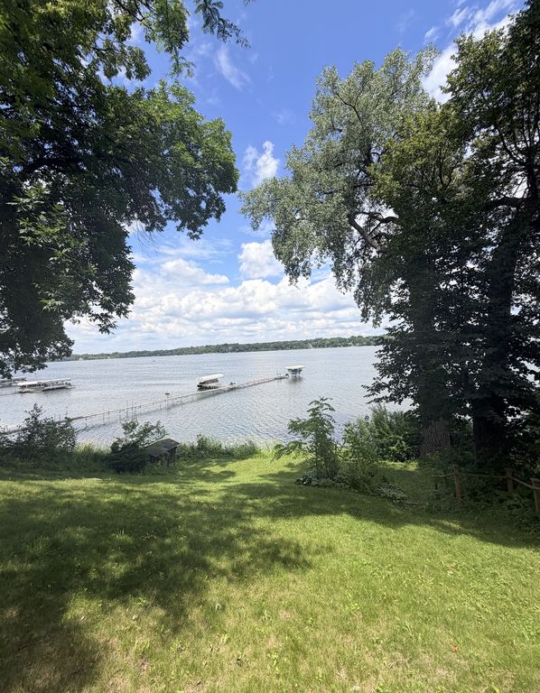 168 Peninsula Road, Medicine Lake, MN 55441 — exterior