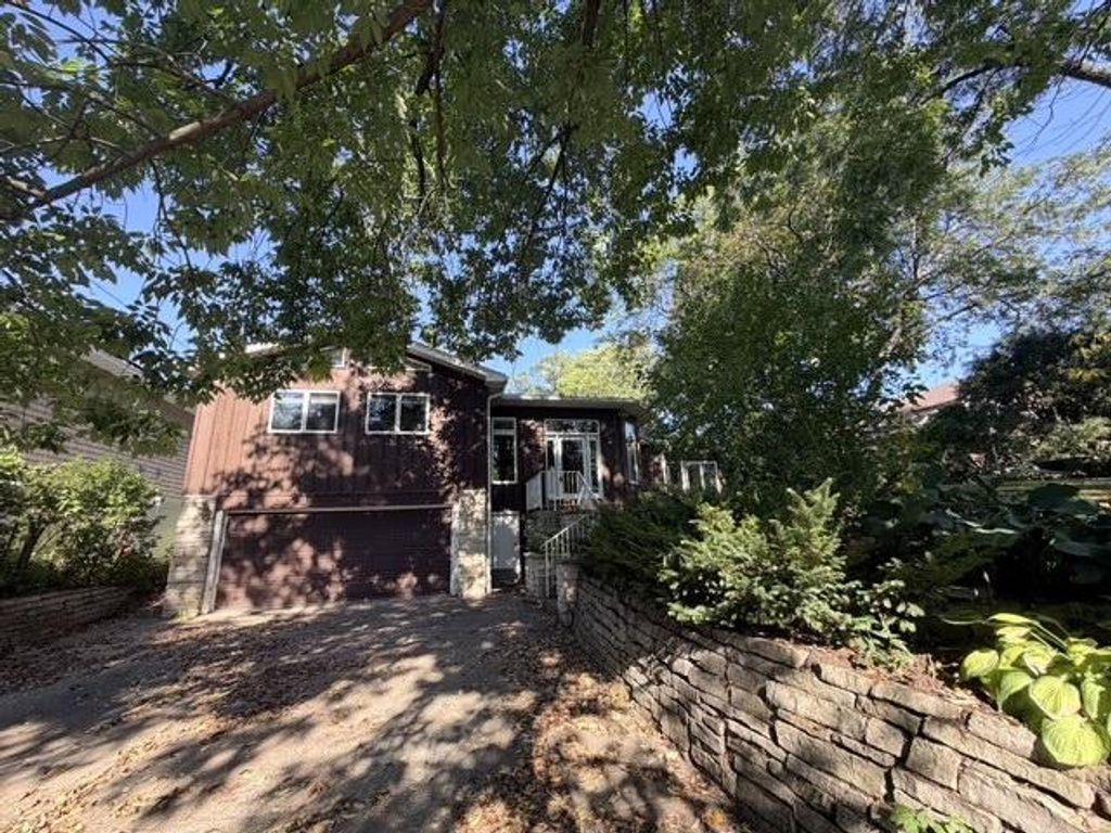 168 Peninsula Road, Medicine Lake, MN 55441 — photo 2