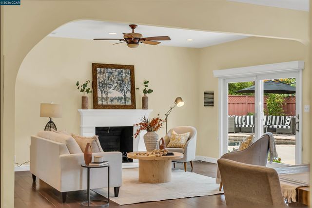 2330 Gill Port Ln, Walnut Creek, CA 94598
