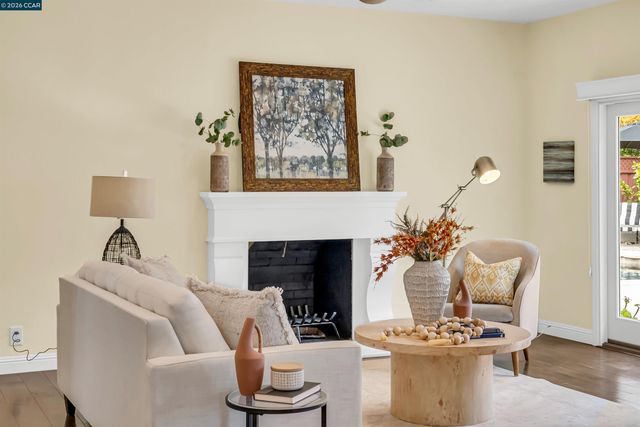 2330 Gill Port Ln, Walnut Creek, CA 94598