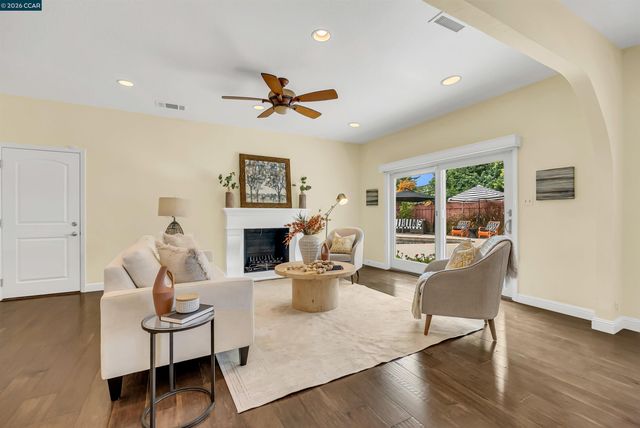 2330 Gill Port Ln, Walnut Creek, CA 94598