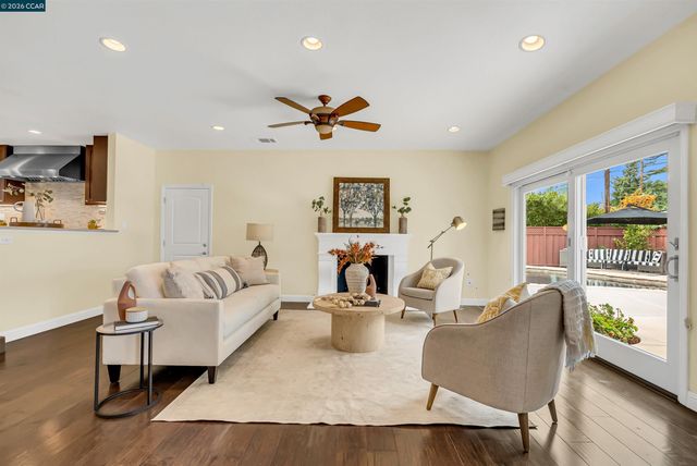 2330 Gill Port Ln, Walnut Creek, CA 94598