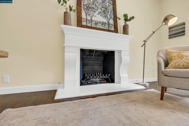 2330 Gill Port Ln, Walnut Creek, CA 94598