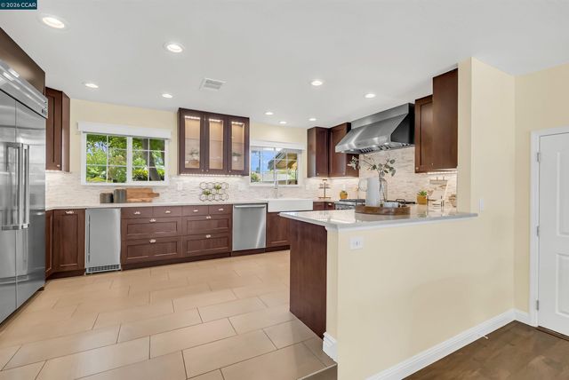 2330 Gill Port Ln, Walnut Creek, CA 94598