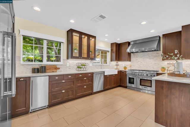 2330 Gill Port Ln, Walnut Creek, CA 94598