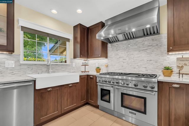 2330 Gill Port Ln, Walnut Creek, CA 94598