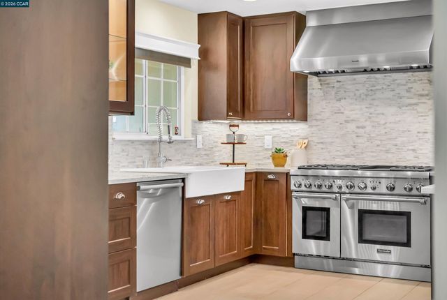 2330 Gill Port Ln, Walnut Creek, CA 94598