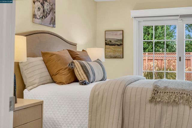 2330 Gill Port Ln, Walnut Creek, CA 94598