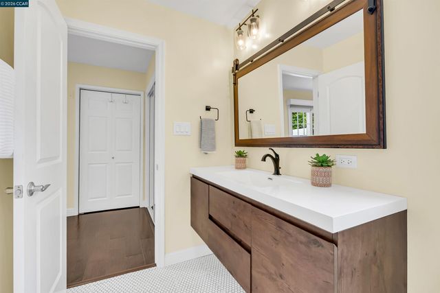 2330 Gill Port Ln, Walnut Creek, CA 94598