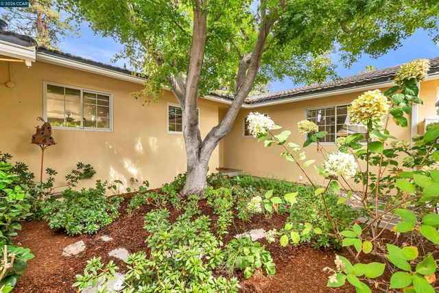 2330 Gill Port Ln, Walnut Creek, CA 94598