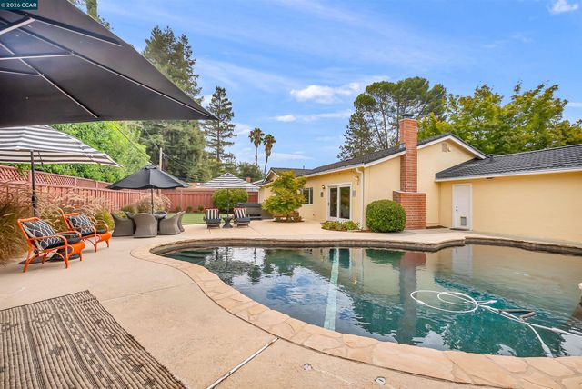 2330 Gill Port Ln, Walnut Creek, CA 94598