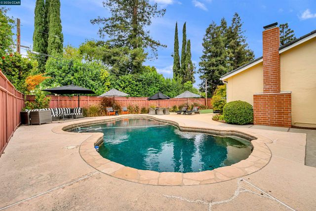 2330 Gill Port Ln, Walnut Creek, CA 94598