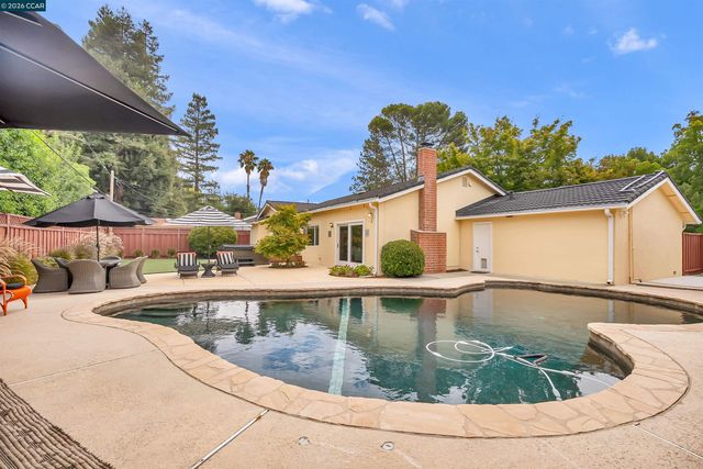 2330 Gill Port Ln, Walnut Creek, CA 94598