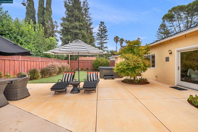 2330 Gill Port Ln, Walnut Creek, CA 94598