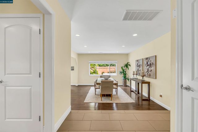 2330 Gill Port Ln, Walnut Creek, CA 94598
