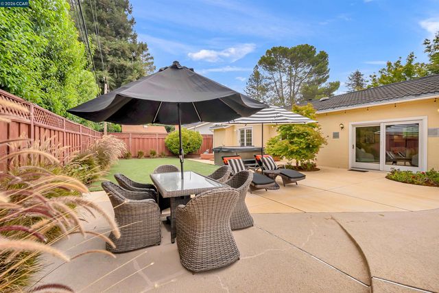 2330 Gill Port Ln, Walnut Creek, CA 94598
