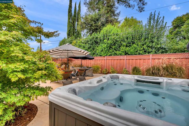 2330 Gill Port Ln, Walnut Creek, CA 94598