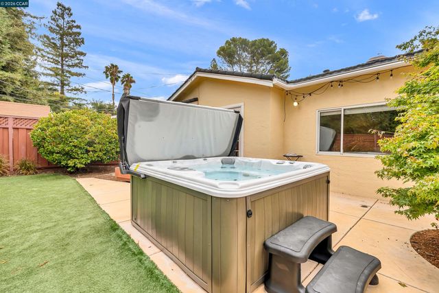2330 Gill Port Ln, Walnut Creek, CA 94598