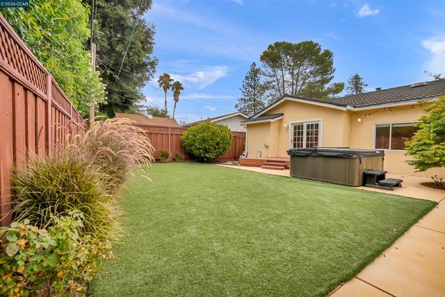 2330 Gill Port Ln, Walnut Creek, CA 94598