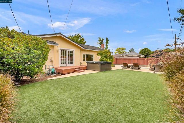 2330 Gill Port Ln, Walnut Creek, CA 94598