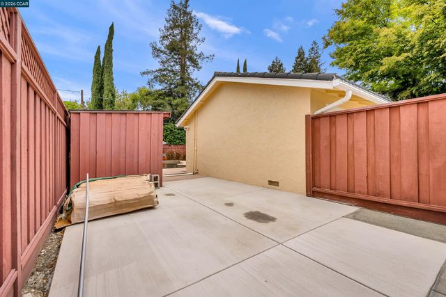 2330 Gill Port Ln, Walnut Creek, CA 94598