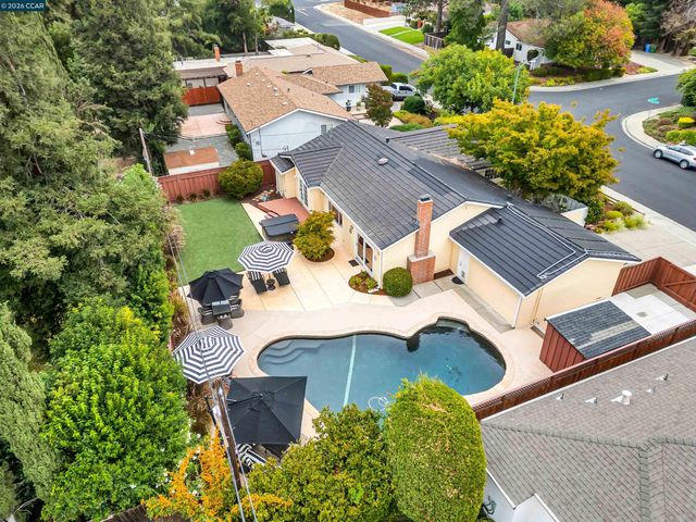 2330 Gill Port Ln, Walnut Creek, CA 94598