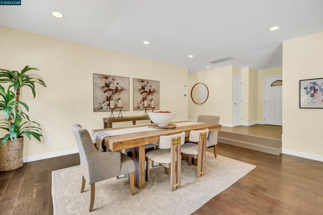 2330 Gill Port Ln, Walnut Creek, CA 94598