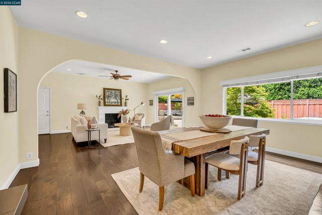 2330 Gill Port Ln, Walnut Creek, CA 94598