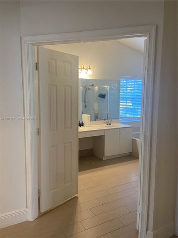 659 Verona Pl 659, Weston, FL 33326