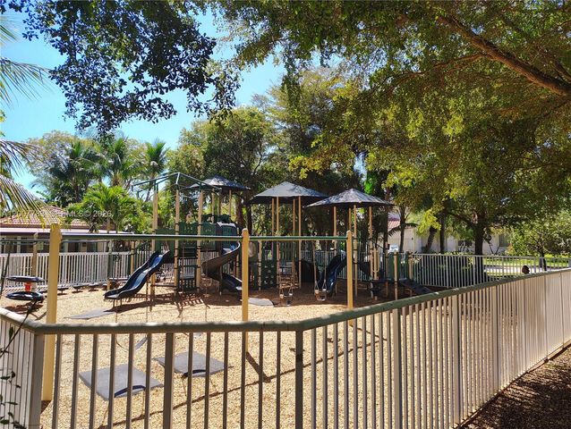 659 Verona Pl 659, Weston, FL 33326