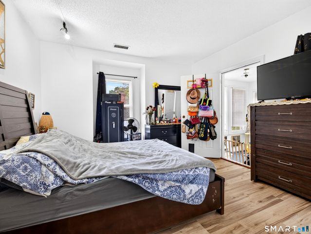 977 Townsend Avenue, New Haven, CT 06512