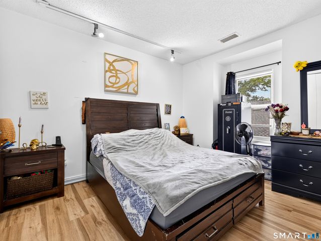 977 Townsend Avenue, New Haven, CT 06512
