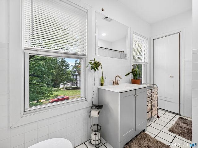 977 Townsend Avenue, New Haven, CT 06512