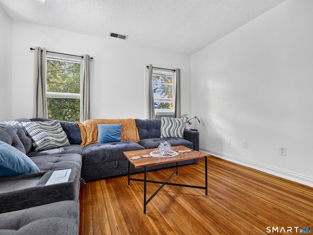 977 Townsend Avenue, New Haven, CT 06512