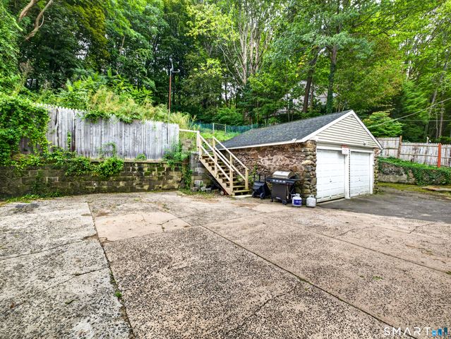 977 Townsend Avenue, New Haven, CT 06512