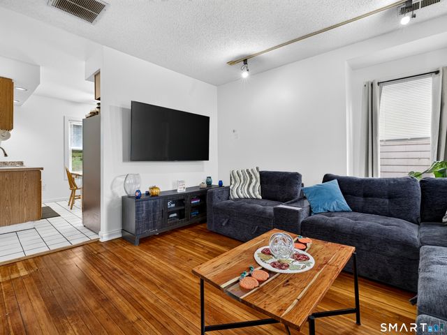 977 Townsend Avenue, New Haven, CT 06512