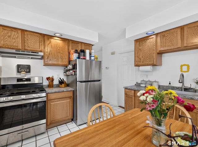 977 Townsend Avenue, New Haven, CT 06512