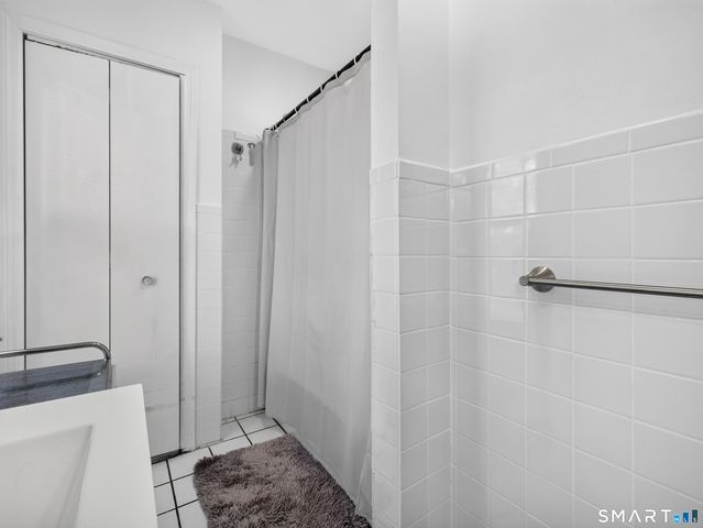 977 Townsend Avenue, New Haven, CT 06512
