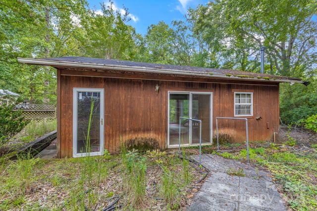 215 Mcmurray Avenue, Columbus, NC 28722