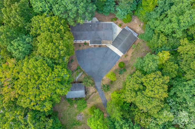 215 Mcmurray Avenue, Columbus, NC 28722