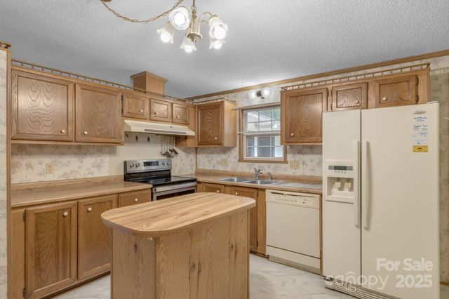 215 Mcmurray Avenue, Columbus, NC 28722