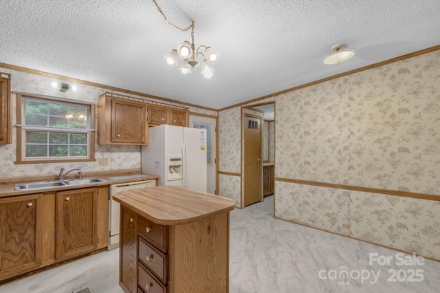 215 Mcmurray Avenue, Columbus, NC 28722