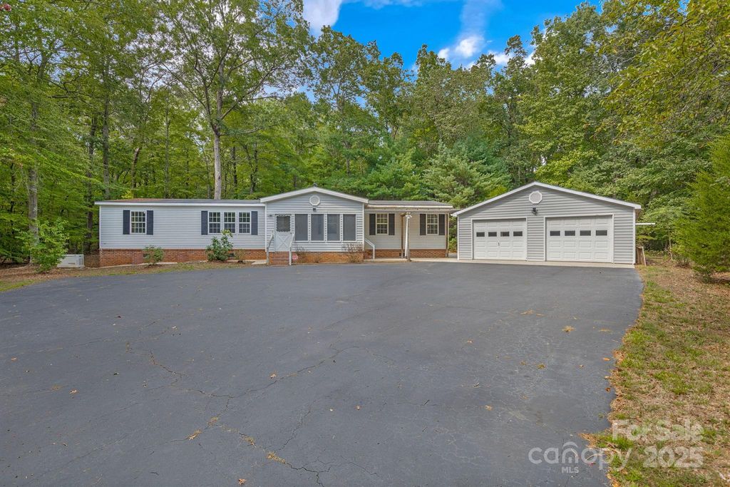 215 Mcmurray Avenue, Columbus, NC 28722