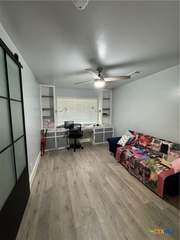 203 S Roy Reynolds Drive, Harker Heights, TX 76548