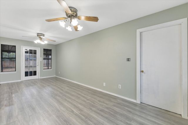312 E Cottonwood Street, Leonard, TX 75452