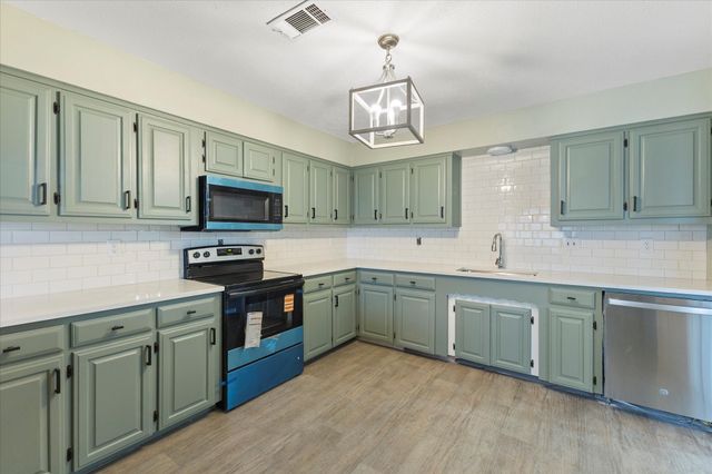 312 E Cottonwood Street, Leonard, TX 75452