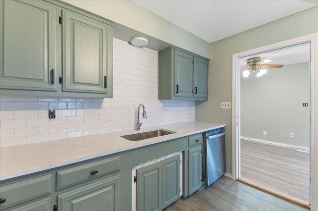 312 E Cottonwood Street, Leonard, TX 75452