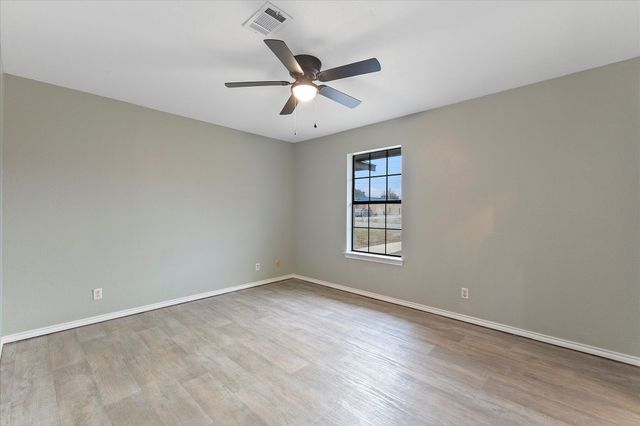 312 E Cottonwood Street, Leonard, TX 75452